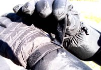 Cold weather gauntlet gloves
